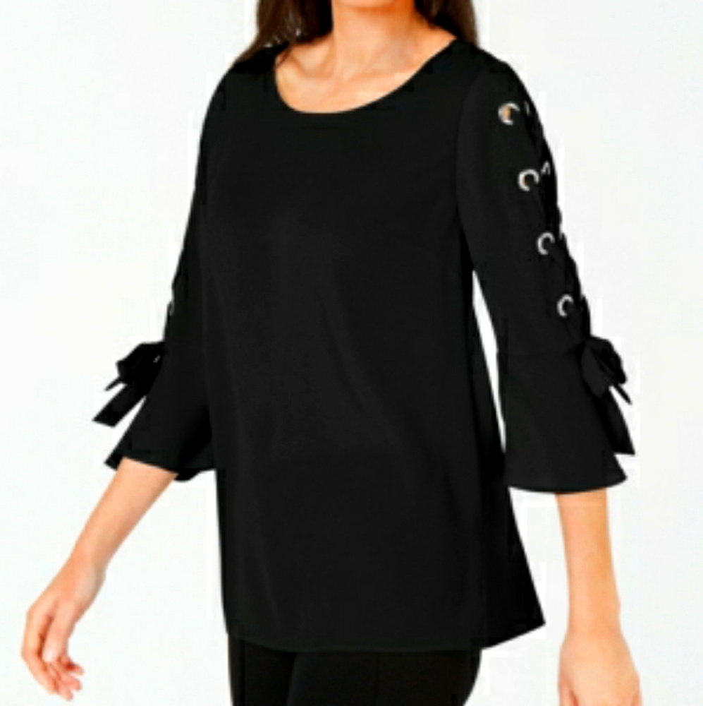 JM Collection

Laced Grommet-Sleeve Top
